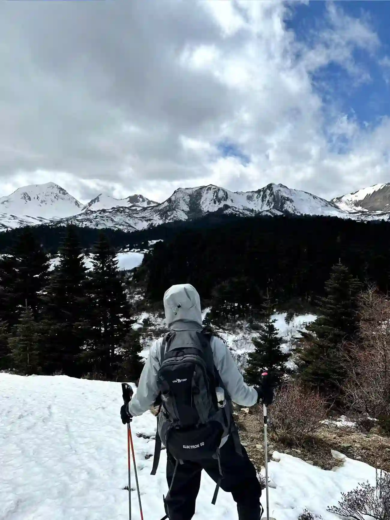 good hiking travel backpack 1