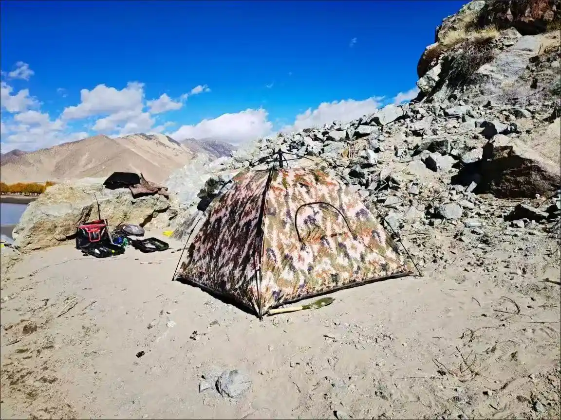 good Automatic camping hiking Camouflage tent for adventure